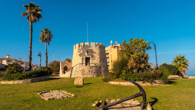 torre-del-moro-park-in-the-coastal-city-of-torrevieja-alicante-valencia.jpg